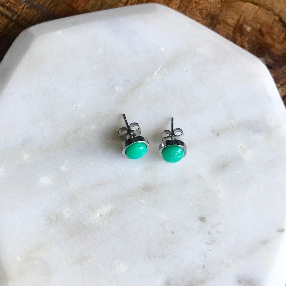 Green Opal & Stainless Steel Earrings Silver Round Stud Post Dainty Boho Beach - Picture 3 of 3